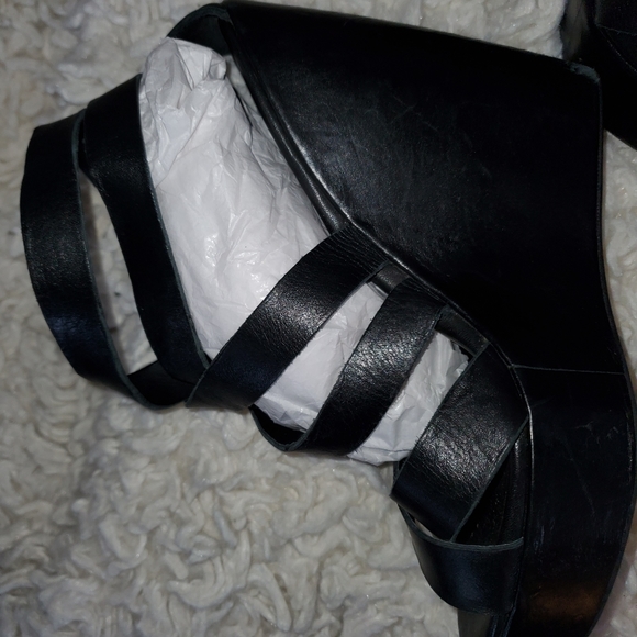 Awesome high heeled sandals - Picture 2 of 8